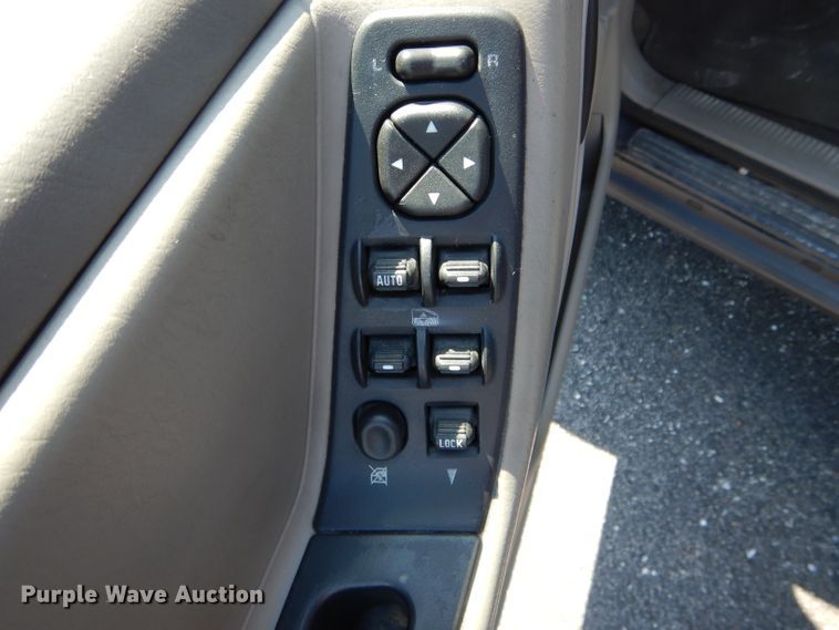 image for item DH6063 2004 Jeep Grand Cherokee Laredo SUV