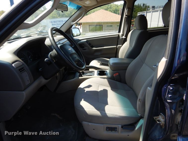 image for item DH6063 2004 Jeep Grand Cherokee Laredo SUV