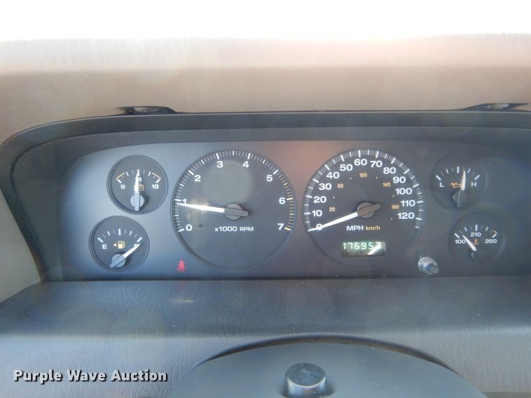 image for item DH6063 2004 Jeep Grand Cherokee Laredo SUV