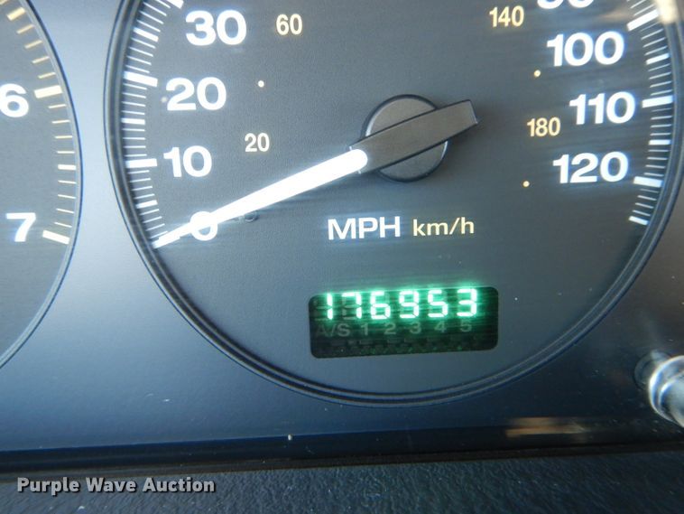 image for item DH6063 2004 Jeep Grand Cherokee Laredo SUV