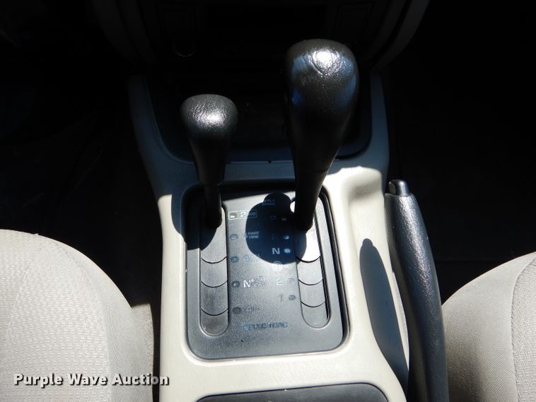 image for item DH6063 2004 Jeep Grand Cherokee Laredo SUV