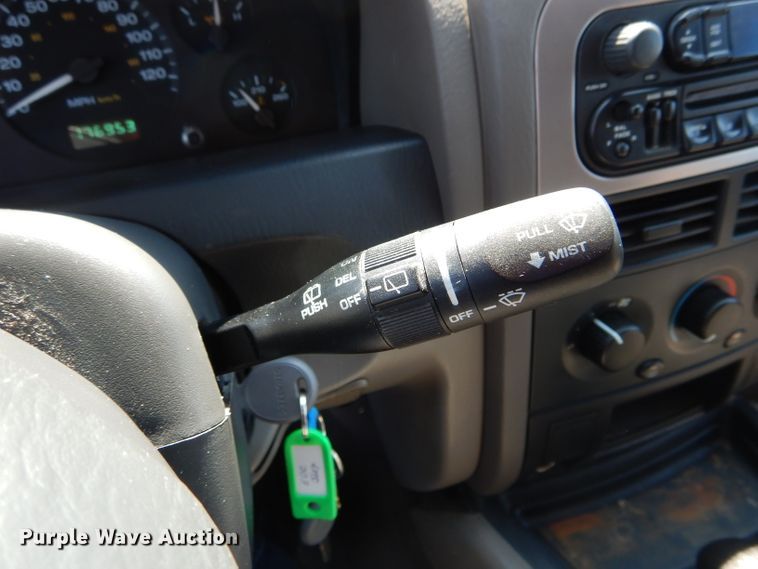 image for item DH6063 2004 Jeep Grand Cherokee Laredo SUV