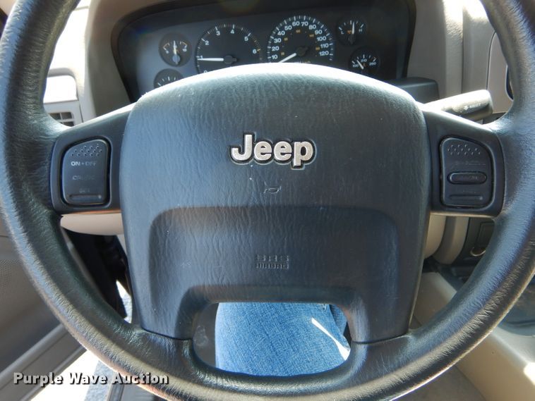 image for item DH6063 2004 Jeep Grand Cherokee Laredo SUV