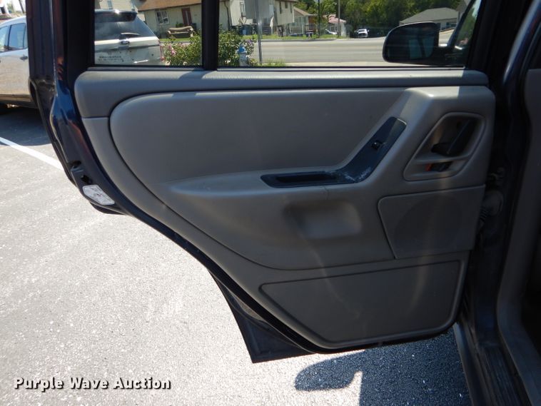 image for item DH6063 2004 Jeep Grand Cherokee Laredo SUV