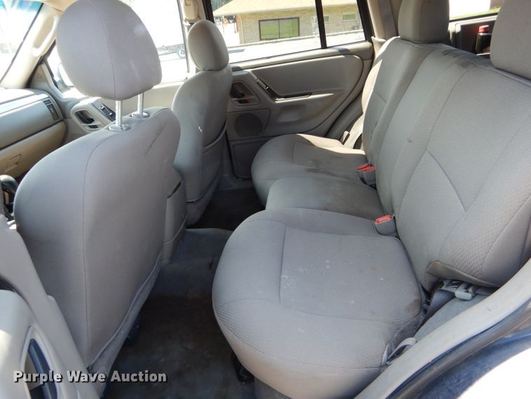 image for item DH6063 2004 Jeep Grand Cherokee Laredo SUV