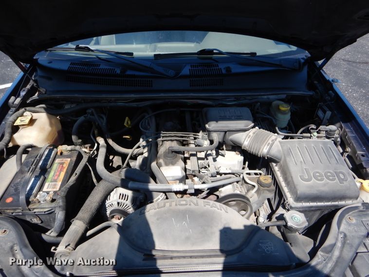 image for item DH6063 2004 Jeep Grand Cherokee Laredo SUV