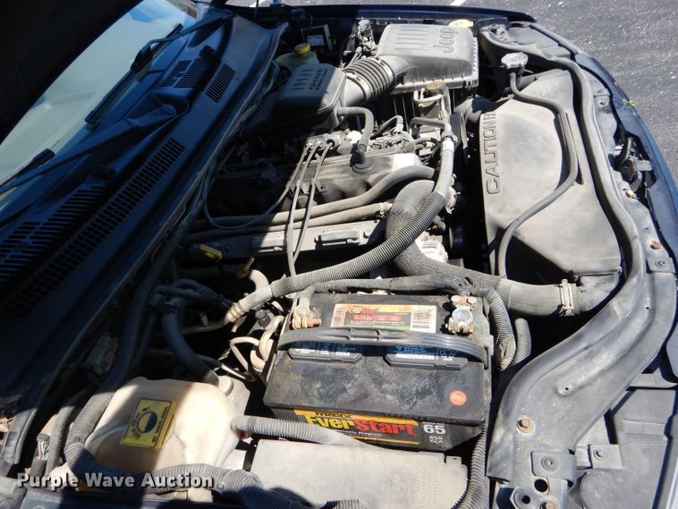 image for item DH6063 2004 Jeep Grand Cherokee Laredo SUV