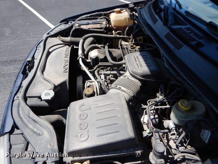 image for item DH6063 2004 Jeep Grand Cherokee Laredo SUV