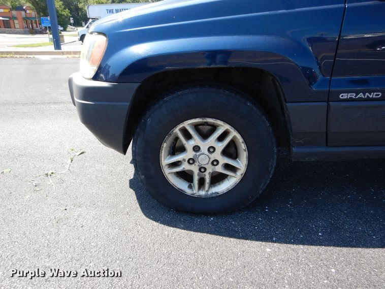 image for item DH6063 2004 Jeep Grand Cherokee Laredo SUV