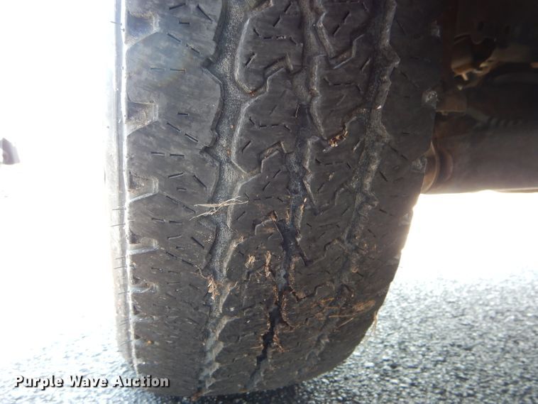 image for item DH6063 2004 Jeep Grand Cherokee Laredo SUV