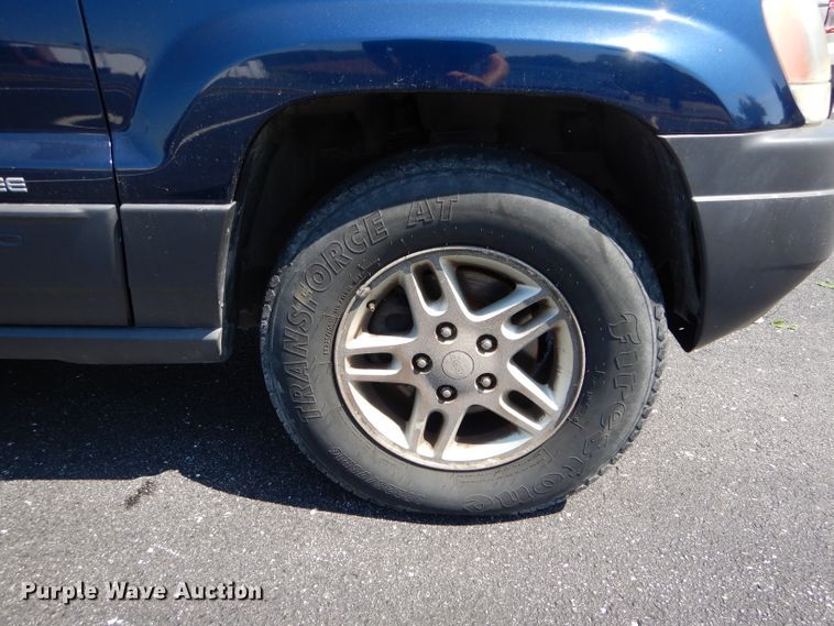 image for item DH6063 2004 Jeep Grand Cherokee Laredo SUV