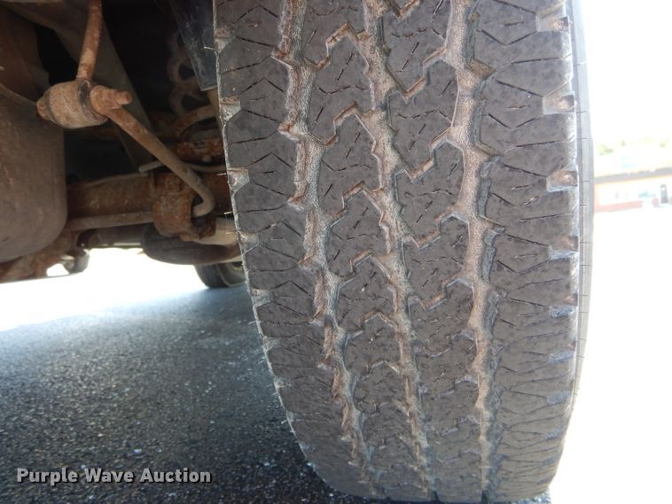 image for item DH6063 2004 Jeep Grand Cherokee Laredo SUV