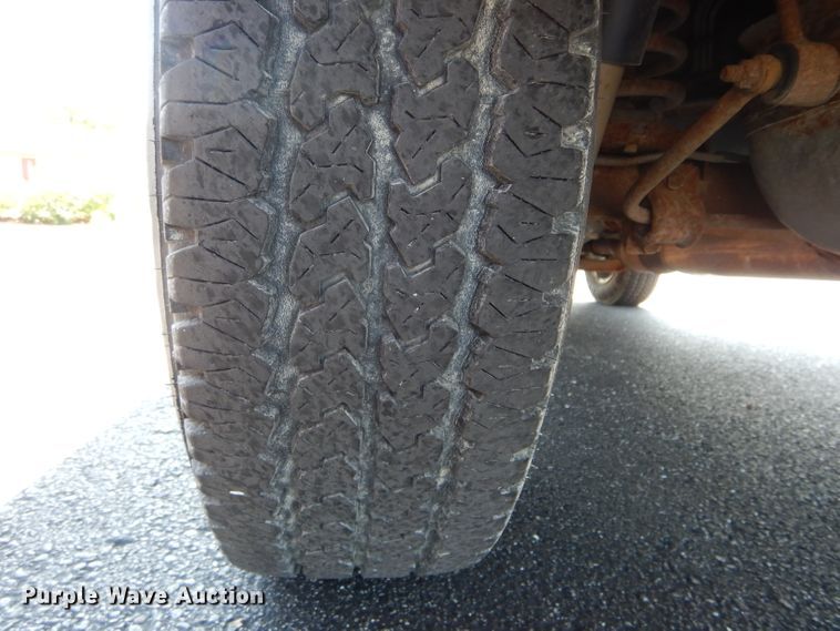 image for item DH6063 2004 Jeep Grand Cherokee Laredo SUV