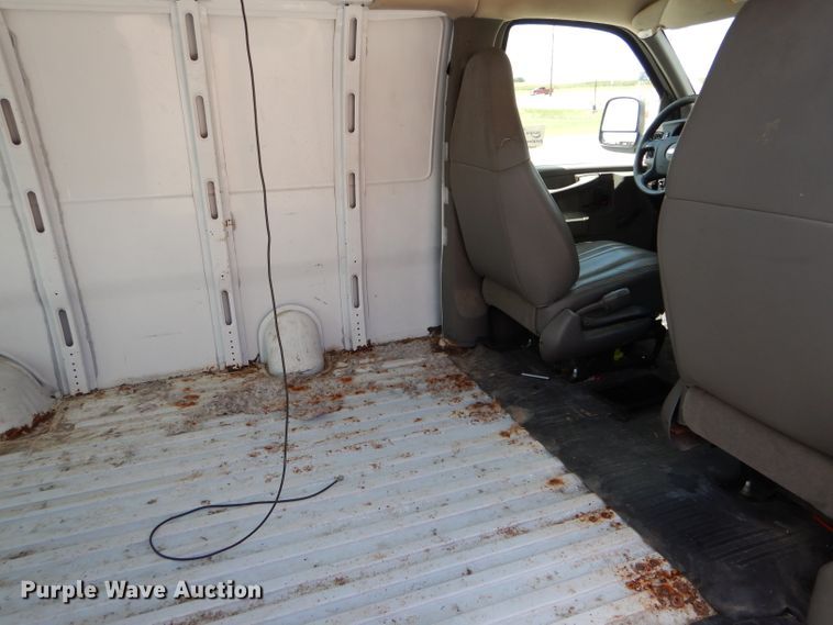 image for item DH6073 2009 Chevrolet Express 1500 van