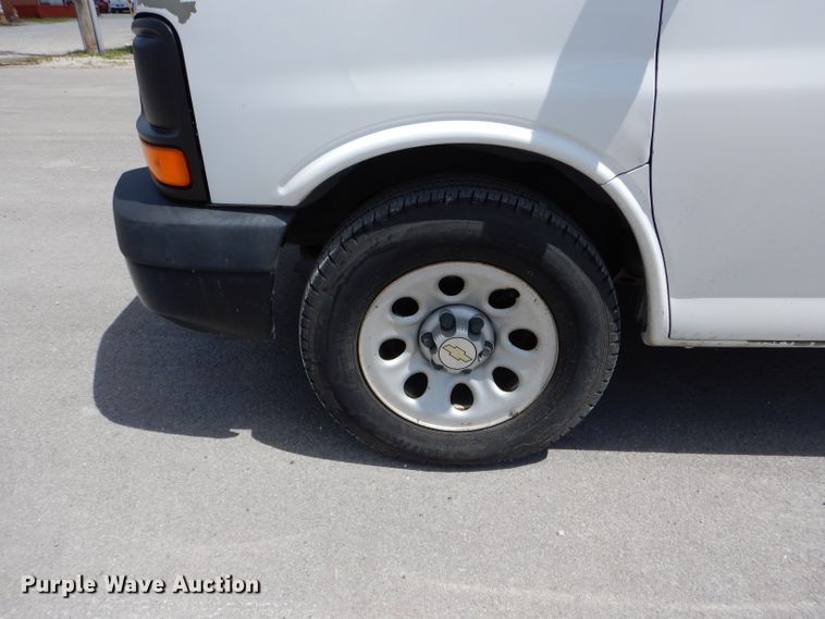 image for item DH6073 2009 Chevrolet Express 1500 van