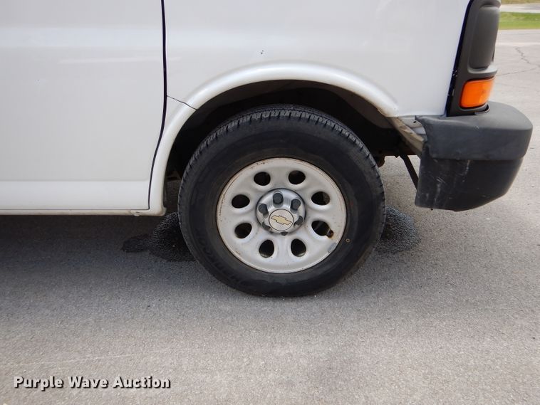 image for item DH6073 2009 Chevrolet Express 1500 van