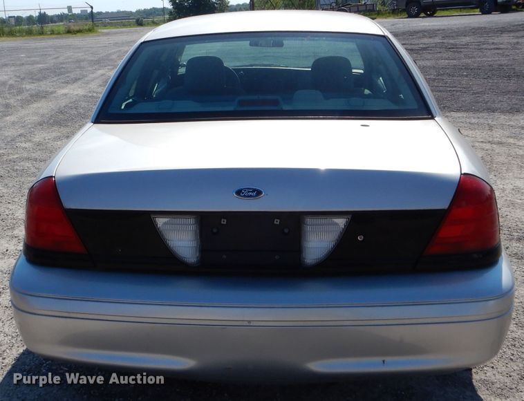 image for item DI0597 2004 Ford Crown Victoria Police Interceptor