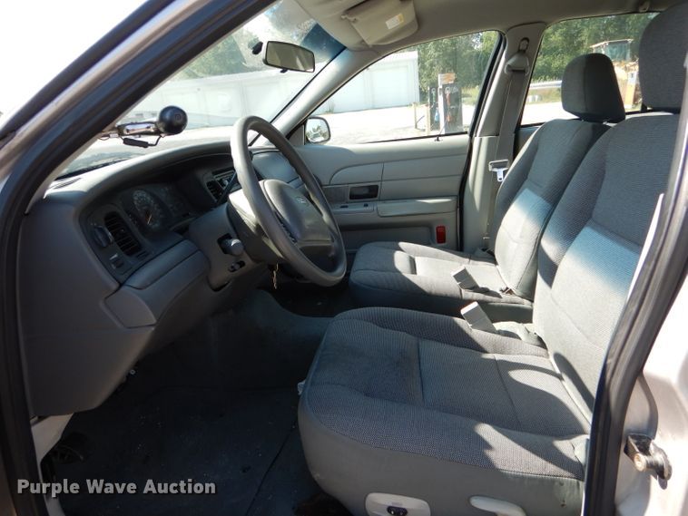 image for item DI0597 2004 Ford Crown Victoria Police Interceptor