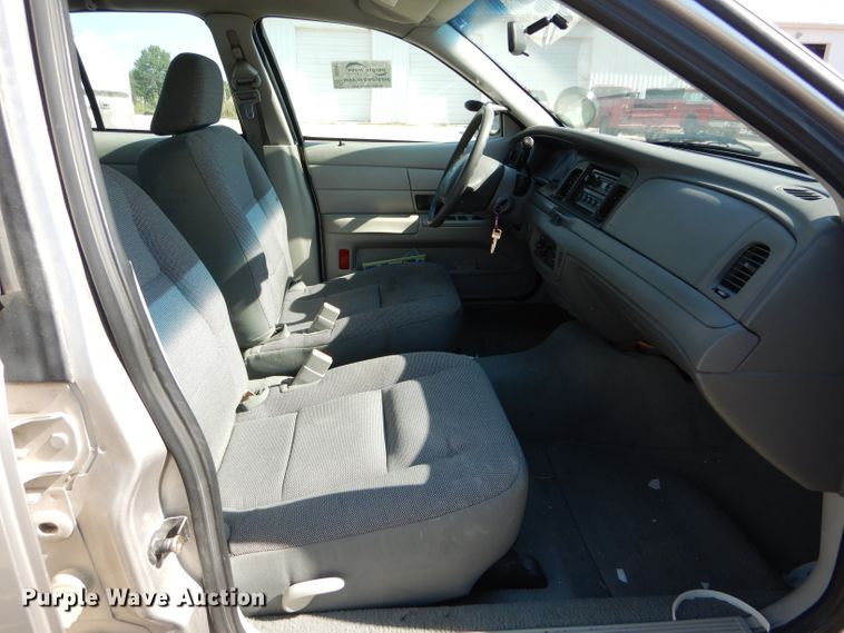 image for item DI0597 2004 Ford Crown Victoria Police Interceptor