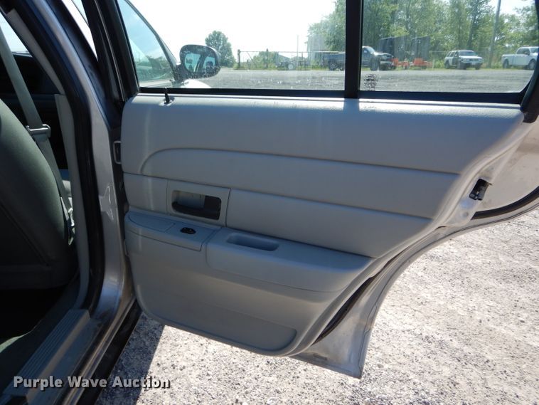 image for item DI0597 2004 Ford Crown Victoria Police Interceptor