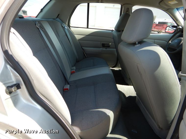 image for item DI0597 2004 Ford Crown Victoria Police Interceptor