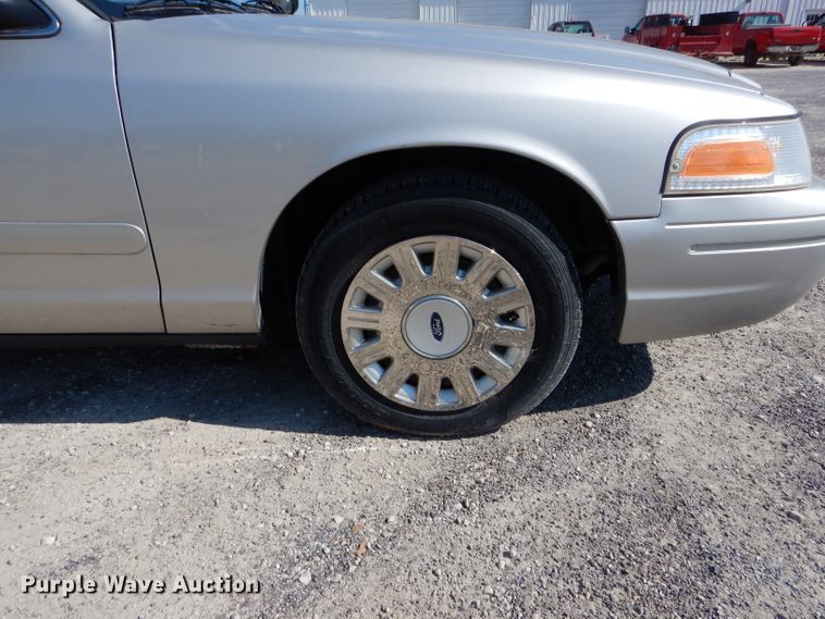 image for item DI0597 2004 Ford Crown Victoria Police Interceptor