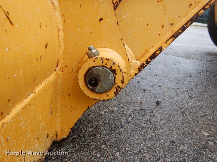 image for item DI2280 2004 John Deere 310SG backhoe