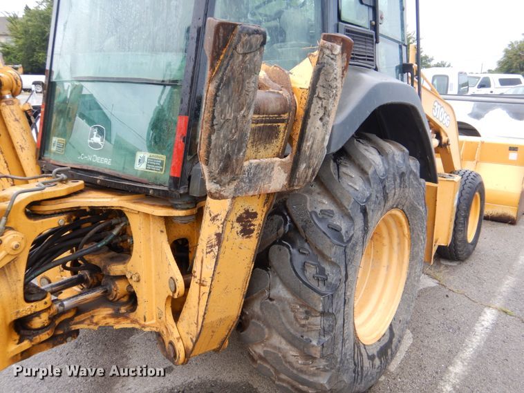 image for item DI2280 2004 John Deere 310SG backhoe