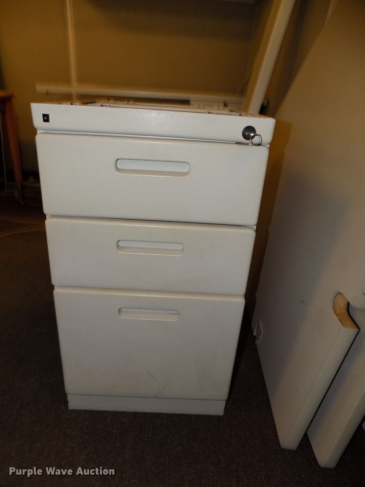 image for item DO9452 (5) sets of cubicles