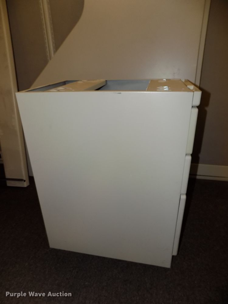 image for item DO9452 (5) sets of cubicles