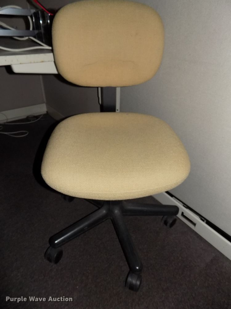 image for item DO9452 (5) sets of cubicles