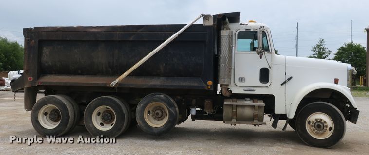 image for item EA9319 2004 Freightliner FLD dump truck