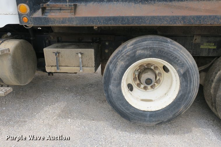 image for item EA9319 2004 Freightliner FLD dump truck