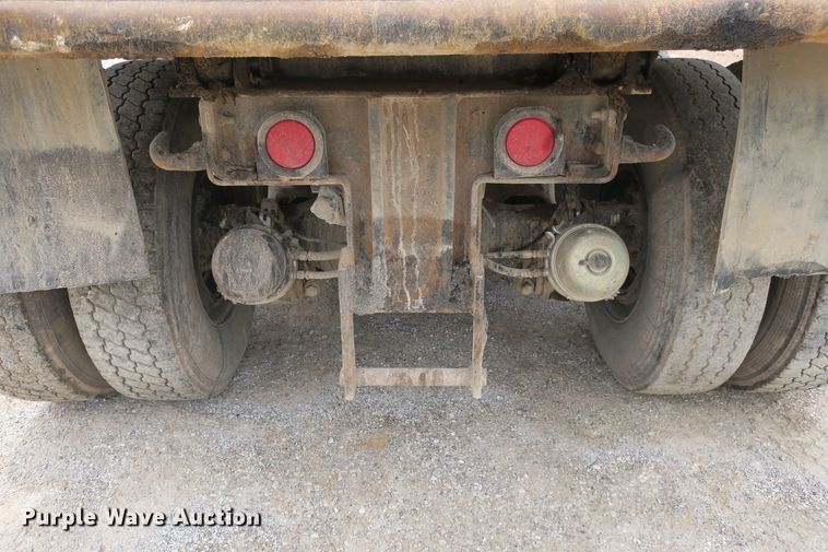 image for item EA9319 2004 Freightliner FLD dump truck