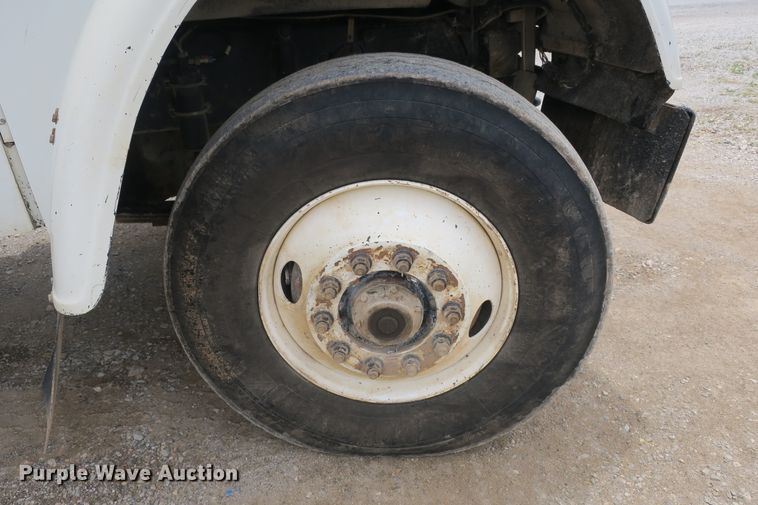 image for item EA9319 2004 Freightliner FLD dump truck