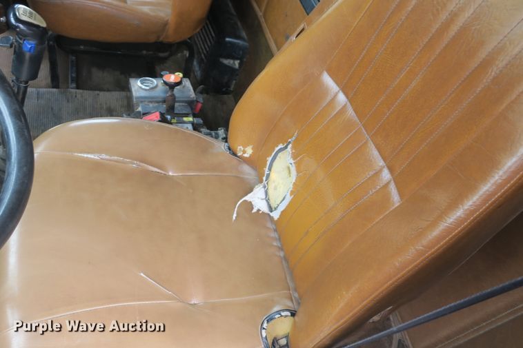 image for item EA9319 2004 Freightliner FLD dump truck