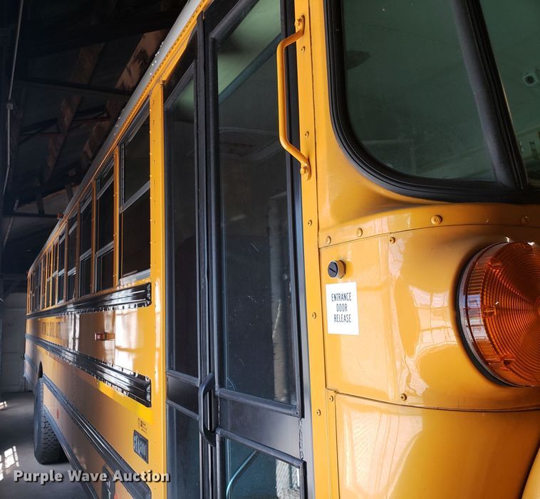 image for item ET9825 2006 International CE300 school bus