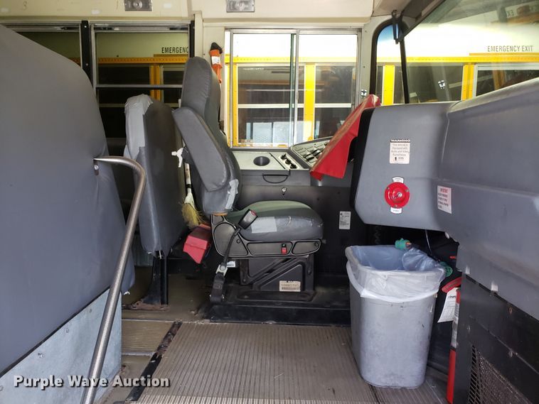 image for item ET9825 2006 International CE300 school bus