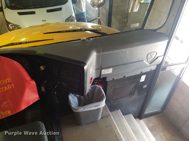 image for item ET9825 2006 International CE300 school bus