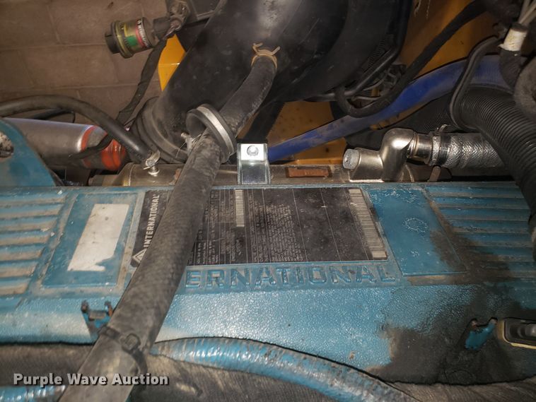 image for item ET9825 2006 International CE300 school bus