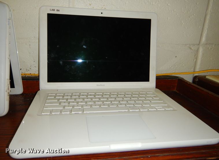 image for item FC9809 (55) MacBook laptops