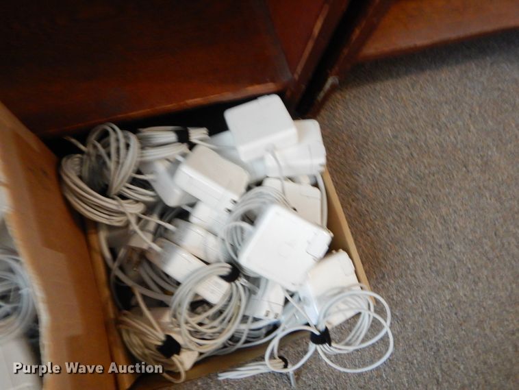 image for item FC9809 (55) MacBook laptops