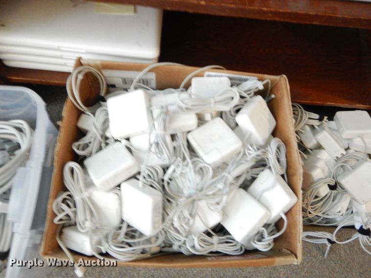 image for item FC9809 (55) MacBook laptops