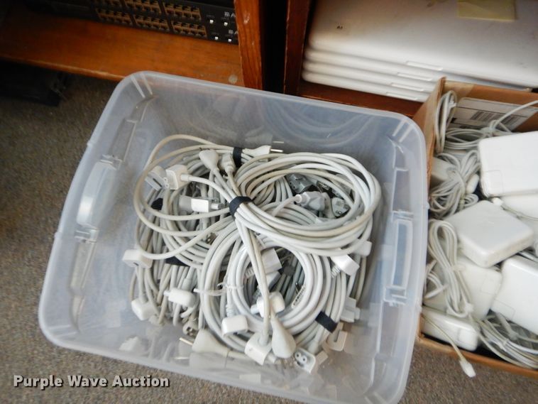 image for item FC9809 (55) MacBook laptops