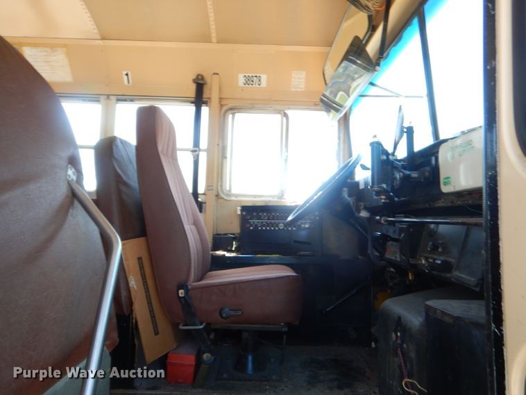 image for item FC9833 1995 International 3800 school bus