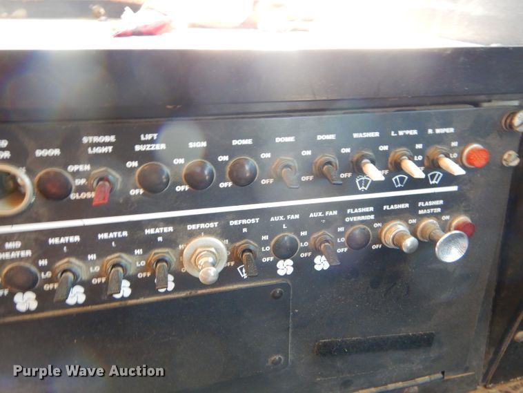 image for item FC9833 1995 International 3800 school bus