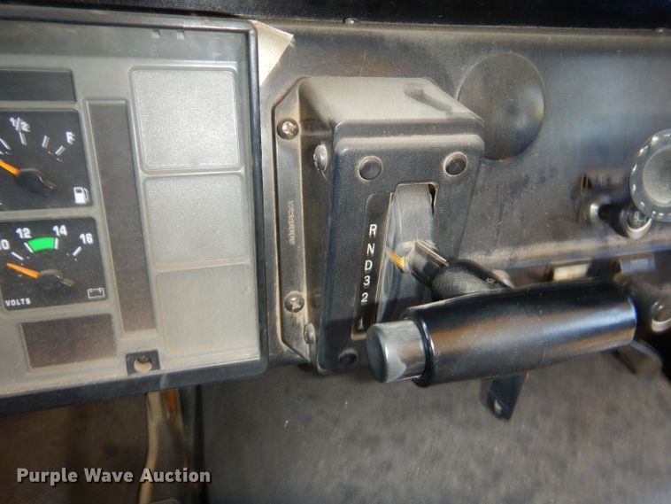 image for item FC9833 1995 International 3800 school bus