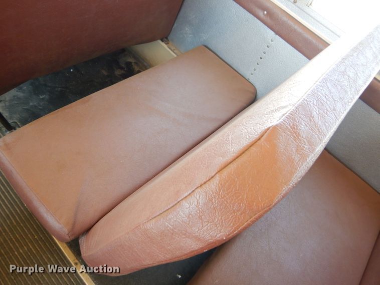 image for item FC9833 1995 International 3800 school bus