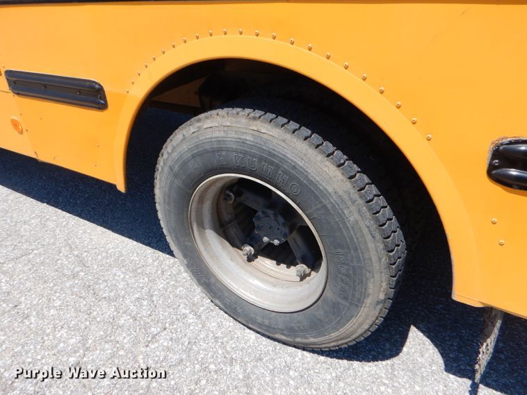image for item FC9833 1995 International 3800 school bus