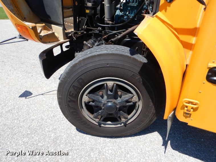 image for item FC9833 1995 International 3800 school bus